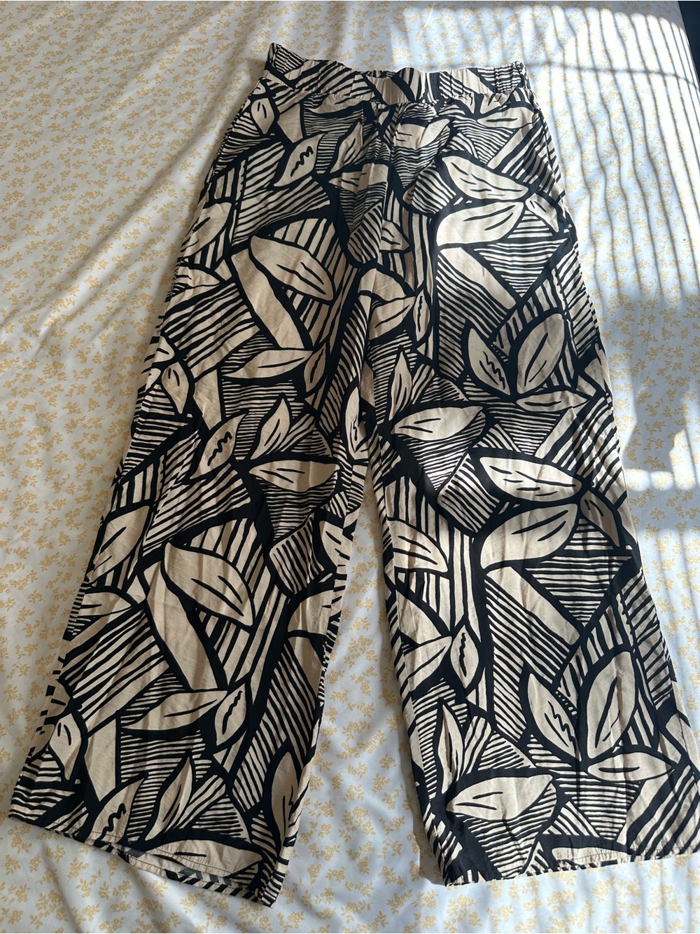 Pleione Black and Cream Leaf-Stripe Wide Leg Pants
